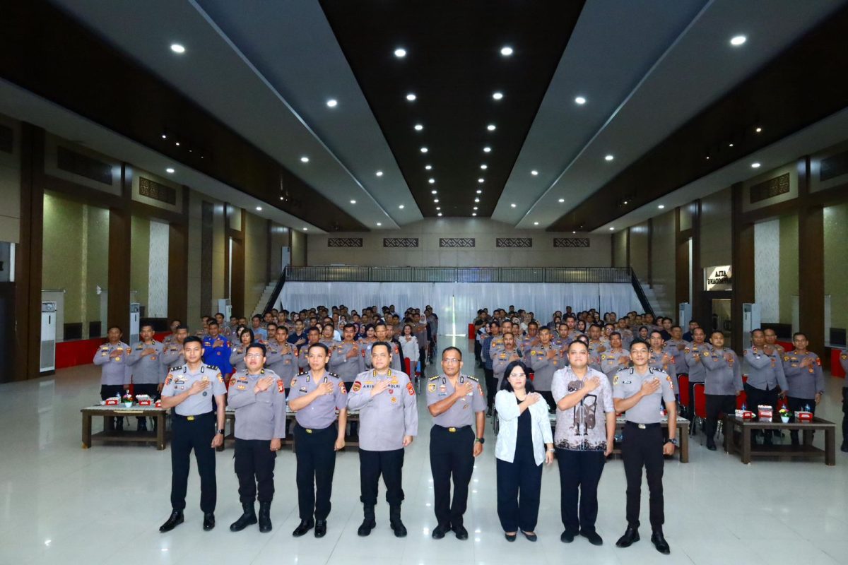 Kepala Biro Pendidikan (Karo Bindiklat) Lemdiklat Polri, Brigjen Pol. Dr. Susilo Teguh Raharjo, M.Si, memimpin kegiatan sosialisasi seleksi calon peserta beasiswa Lembaga Pengelola Dana Pendidikan (LPDP) bagi personel Polri di Aula SPN Polda Kalimantan Selatan, Banjarbaru, Selasa 27 Mei 2028