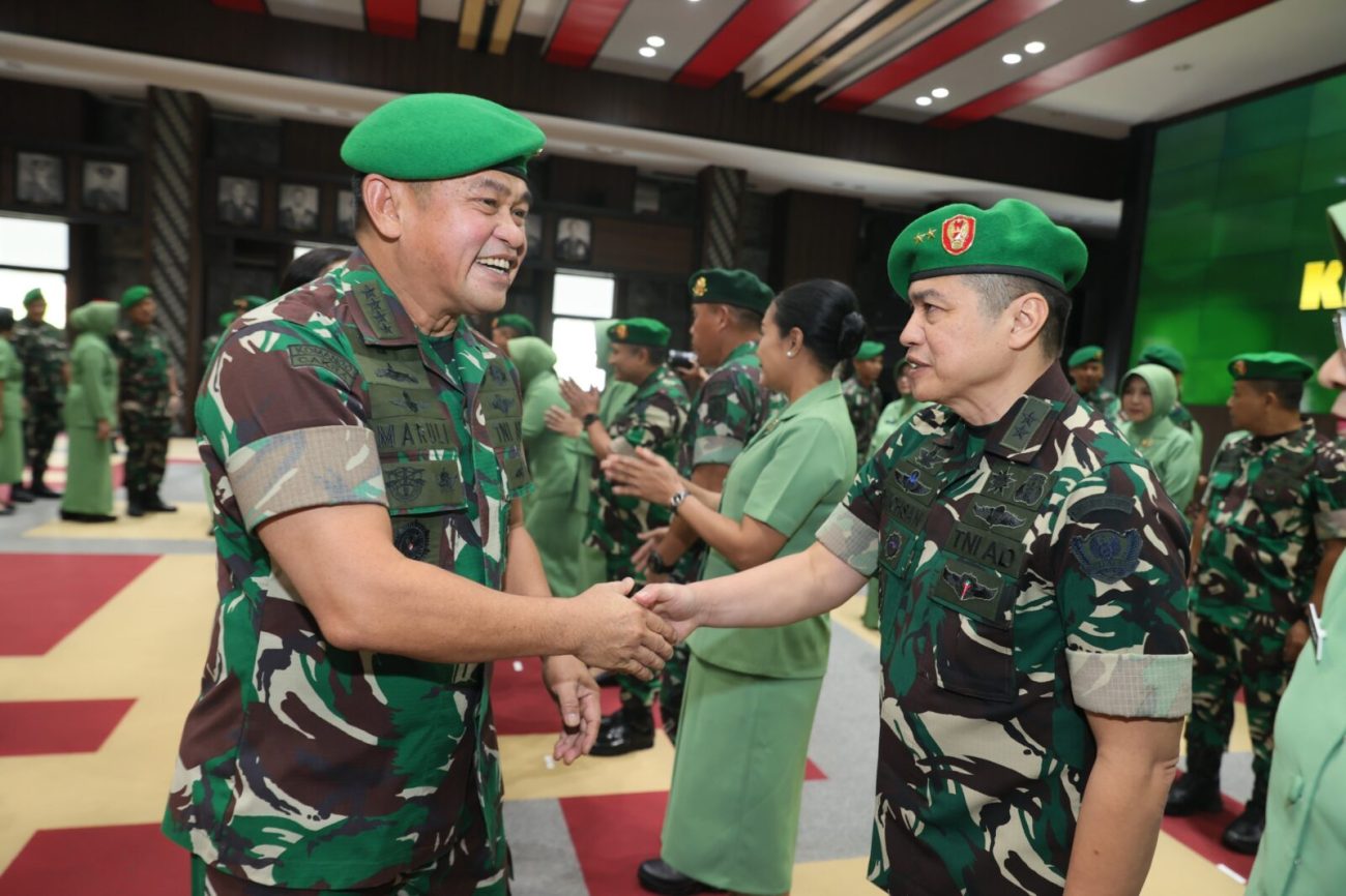 Kasad Jenderal TNI Maruli Simanjuntak, M.Sc., memimpin acara laporan korps kenaikan pangkat Perwira Tinggi (Pati) TNI AD di Aula Jenderal Besar A.H. Nasution, Markas Besar Angkatan Darat (Mabesad), Jakarta Pusat, Jumat (9/5/2025).