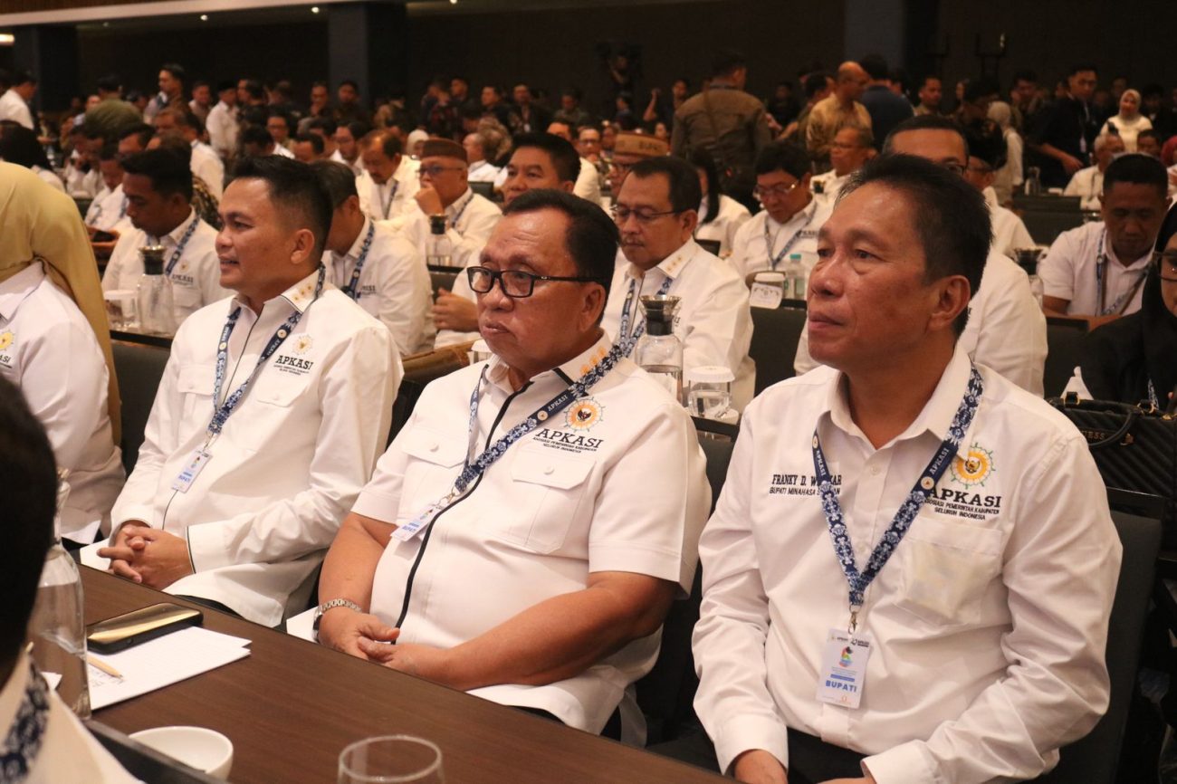 Bupati Minahasa Selatan, Franky Donny Wongkar, SH., menghadiri kegiatan Musyawarah Nasional (Munas) VI Asosiasi Pemerintah Kabupaten Seluruh Indonesia (APKASI) yang digelar di The Sentra Hotel, Manado, Sulawesi Utara, Jumat (30/5/2025). 