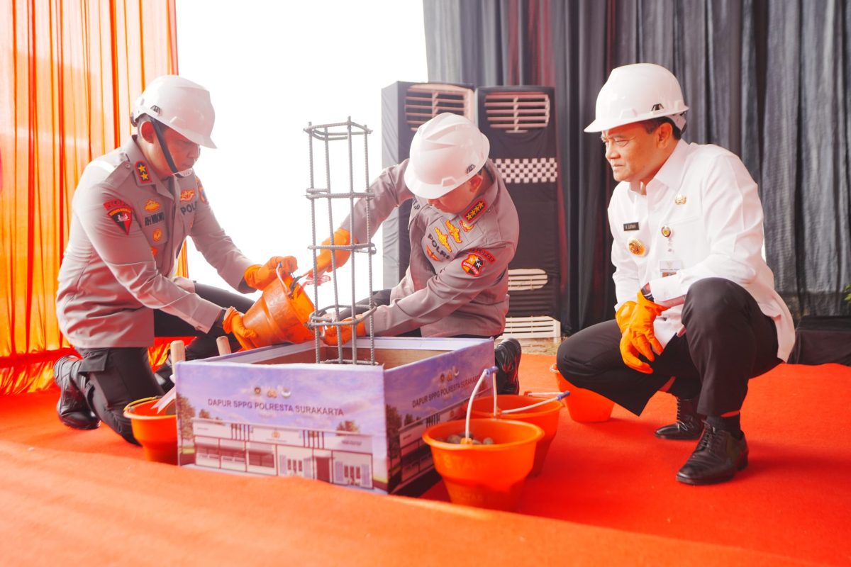 Kapolri Jenderal Listyo Sigit Prabowo menghadiri kegiatan Groundbreaking dapur Satuan Pelayanan Pemenuhan Gizi (SPPG) tingkat Polres jajaran Polda Jawa Tengah (Jateng), Rabu (25/6/2025).