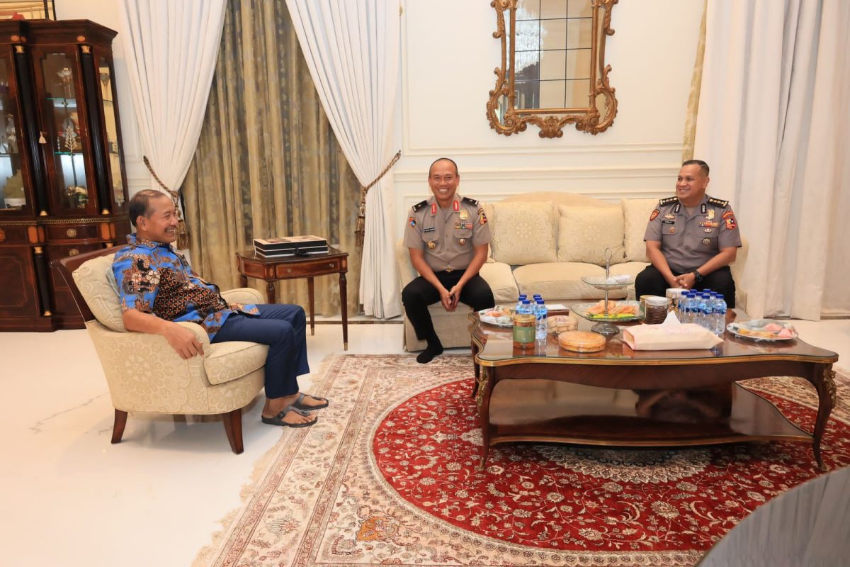 Sambut HUT Bhayangkara ke-79, Tim Mabes Polri Lakukan Anjangsana ke Mantan Kapolri Jenderal (Purn)  Badrodin Haiti