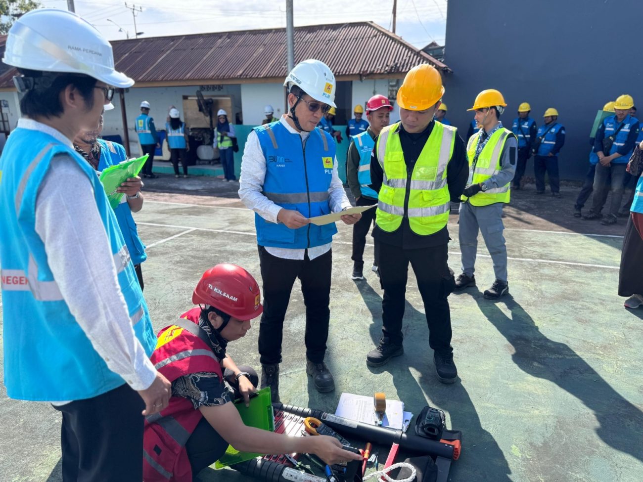 PLN Gorontalo Gelar Apel dan Inspeksi Peralatan Kerja Secara Berkala