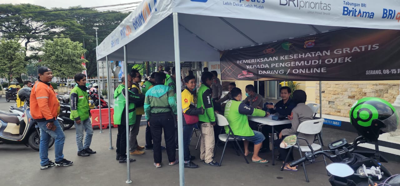 Biddokes Polda Banten Beri Pengobatan Gratis Kepada 608 Driver Ojek Online