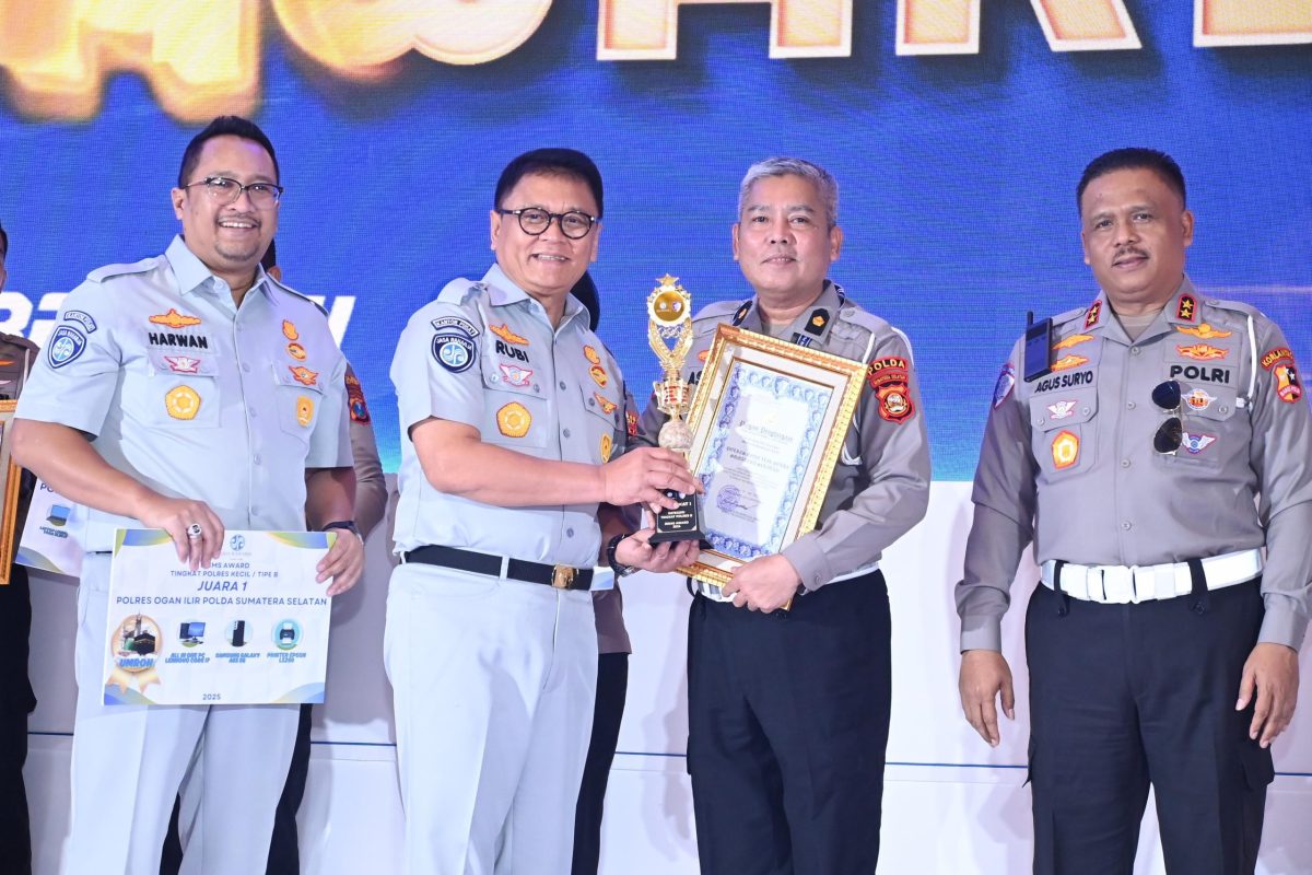 Jasa Raharja bersama Korps Lalu Lintas (Korlantas) Polri memberikan penghargaan IRSMS Award kepada sejumlah Kepolisian Daerah (Polda) dan Kepolisian Resor (Polres) yang menunjukkan kinerja unggul dalam pelaporan data kecelakaan melalui sistem Integrated Road Safety Management System (IRSMS).