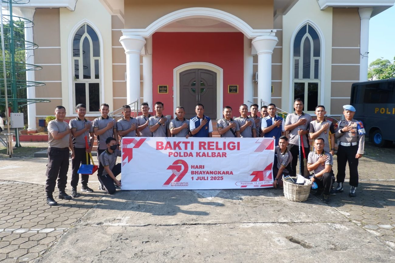 Polda Kalimantan Barat (Polda Kalbar) menggelar kegiatan Bakti Religi di sejumlah rumah ibadah yang tersebar di Kota Pontianak pada Jumat pagi, (13/6).