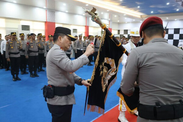 Kapolda Sulut Irjen Pol Roycke Harry Langie Pimpin Upacara Pencucian Pataka Maesa'an Waya