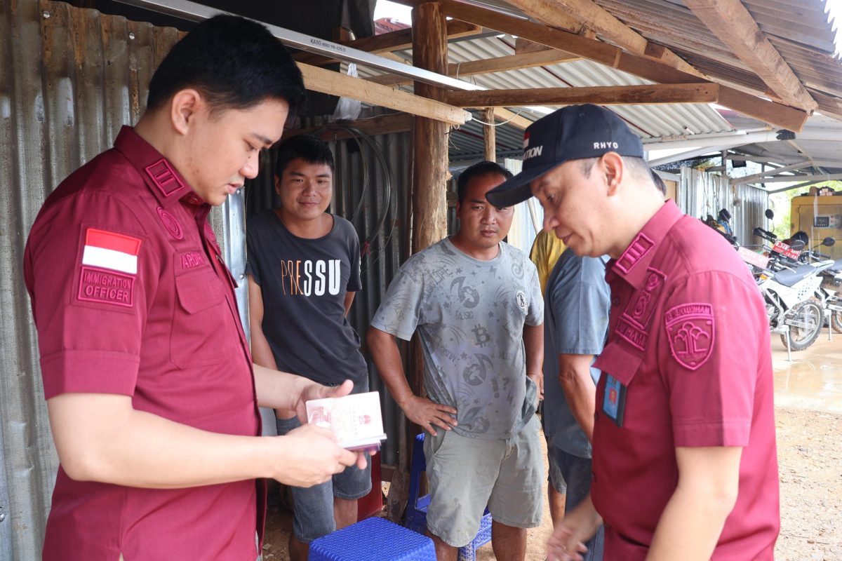 Kantor Imigrasi Kelas II Non TPI Kotamobagu terus memperkuat pengawasan keimigrasian dengan menggelar Operasi Wirawaspada di wilayah Kabupaten Bolaang Mongondow Timur (Boltim), Rabu 16 Juli 2025.