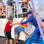 Ditpolairud Polda Sulut Kerahkan Puluhan Personel dan Enam Kapal Polisi, Bantu Evakuasi Korban KM Barcelona V A