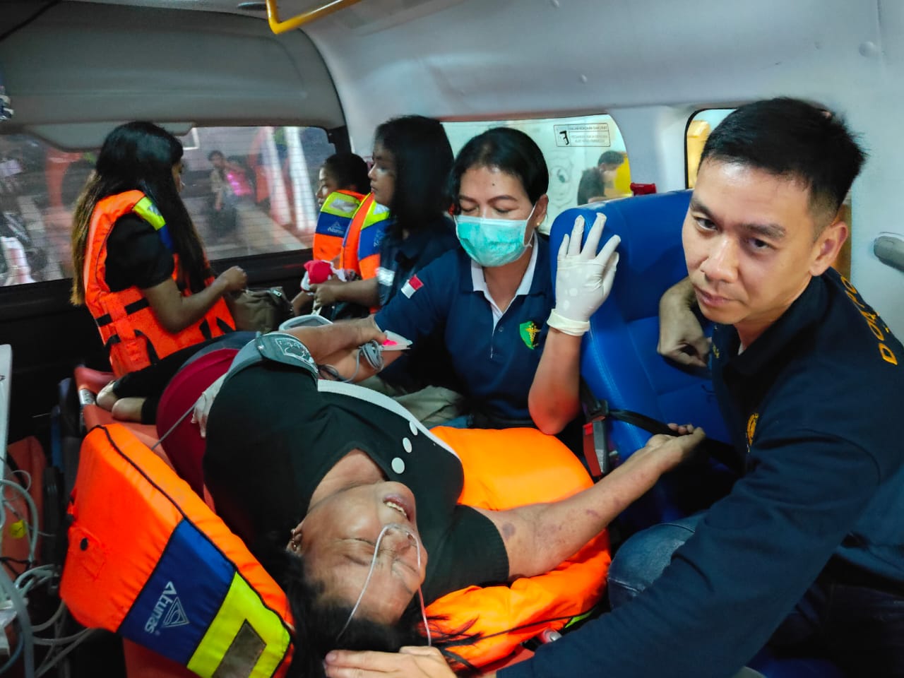 Biddokkes Polda Sulawesi Utara (Sulut) menerjunkan Tim Evakuasi dan Tim Disaster Victim Identification (DVI), pasca terbakarnya KM Barcelona V A, yang terjadi pada Minggu, 20 Juli 2025 siang, di perairan Desa Talise, Kecamatan Likupang Barat, Kabupaten Minahasa Utara.