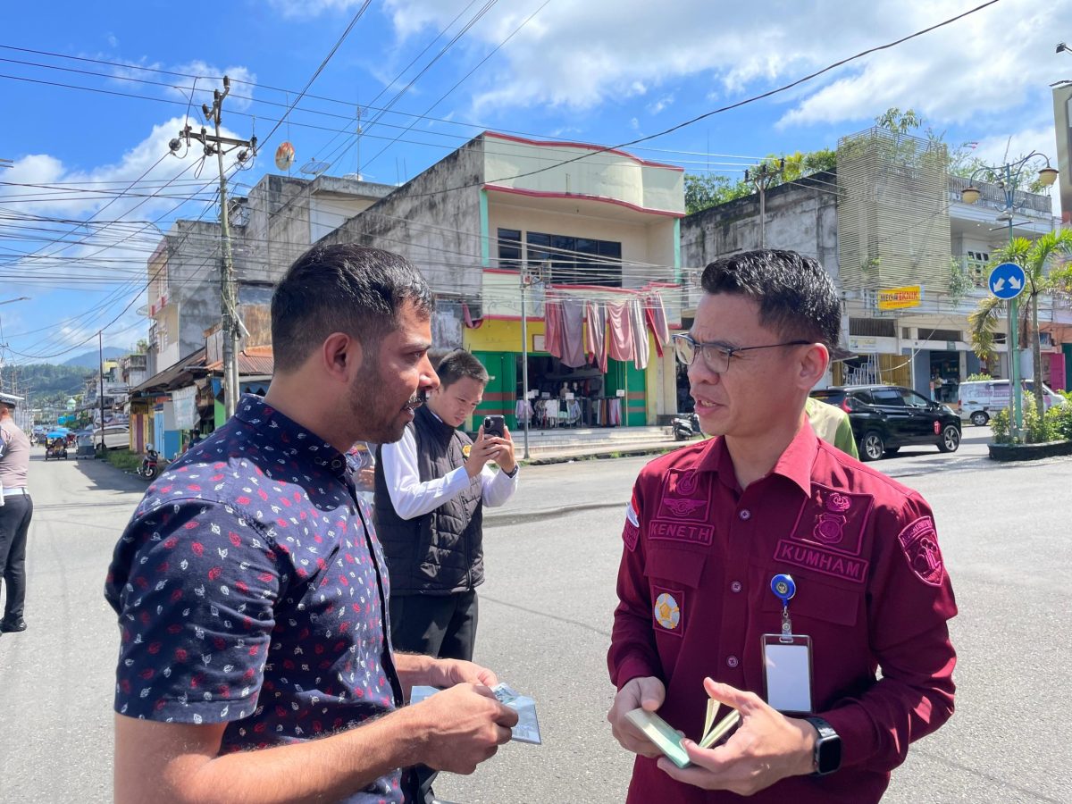 Kantor Imigrasi Kelas II Non TPI Kotamobagu kembali melaksanakan Operasi WIRAWASPADA Serentak Tahun 2025, kali ini bekerja sama dengan jajaran Polres Kotamobagu melalui Operasi Patuh Lalu Lintas di Jalan Mogolaing, Kecamatan Kotamobagu Barat, Kamis (17/7/2025).