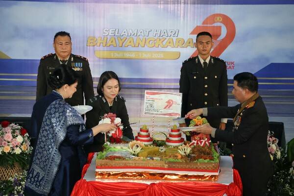 Syukuran Hari Bhayangkara digelar Polda Sulawesi Utara usai pelaksanaan Upacara di Aula Mapalus Kantor Gubernur Sulut, Selasa (1/7/2025) siang.
