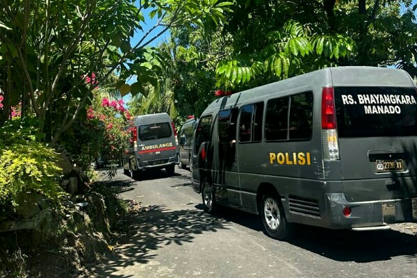 Tiga jenazah korban kebakaran Kapal Motor (KM) Barcelona V A resmi dipulangkan ke Kabupaten Kepulauan Talaud, Senin (21/7/2025).