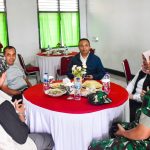 Pangdam XIII/Merdeka Mayjen TNI Suhardi bersama Danrem 132/Tadulako Brigjen TNI Deni Gunawan singgah di Koramil 1307-05/Ratolindo, Ampana, Kabupaten Tojo Una-Una, dalam rangkaian perjalanan menuju Luwuk, Banggai, Sabtu (23/8).