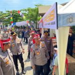 Alumni Akademi Kepolisian (Akpol) angkatan 1990 Batalyon Dhira Brata menggelar rangkaian bakti sosial dan bakti kesehatan bagi masyarakat terdampak banjir rob di Kecamatan Sayung, Kabupaten Demak, Sabtu (23/8/2025).