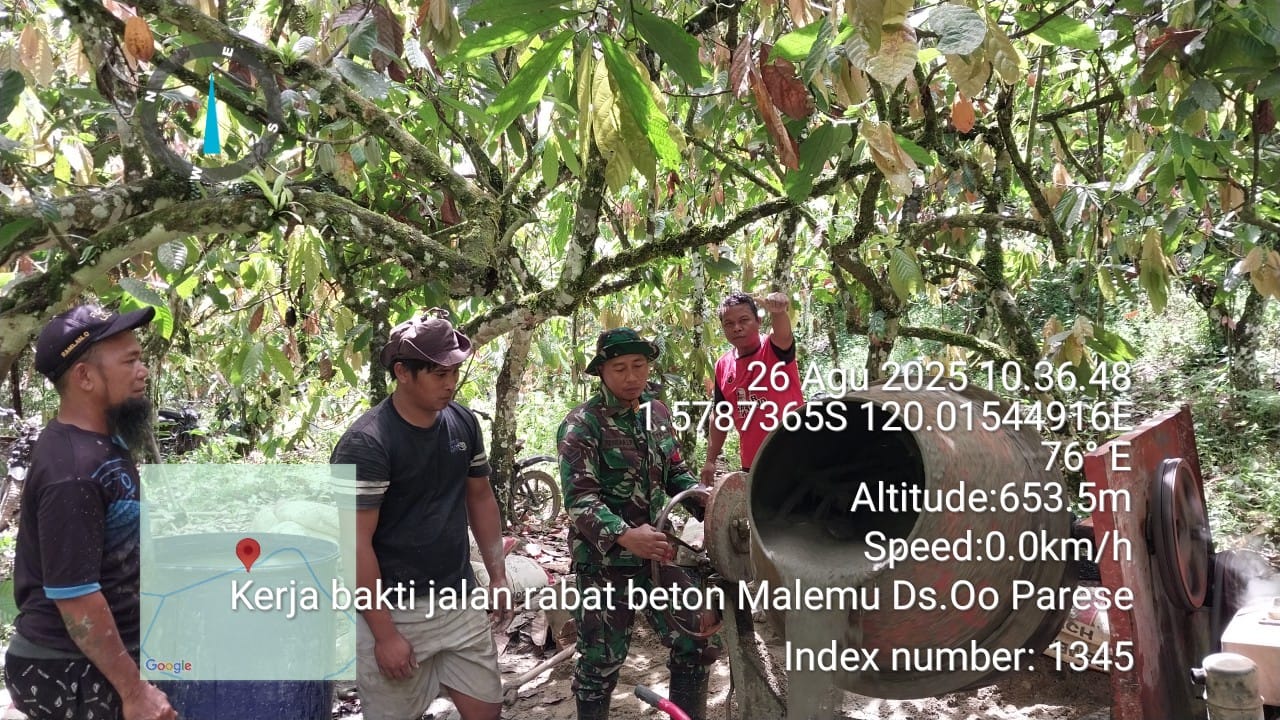 Koramil 03/Kulawi Babinsa Koramil 03/Kulawi, Sertu Febrian Stevano, bersama Tim Pelaksana Kegiatan (TPK) dan masyarakat Desa Oo Parese, Kecamatan Kulawi Selatan, melaksanakan gotong royong pengecoran jalan rabat beton menuju kantong produksi Tomata Indah, Selasa (26/8/2025).