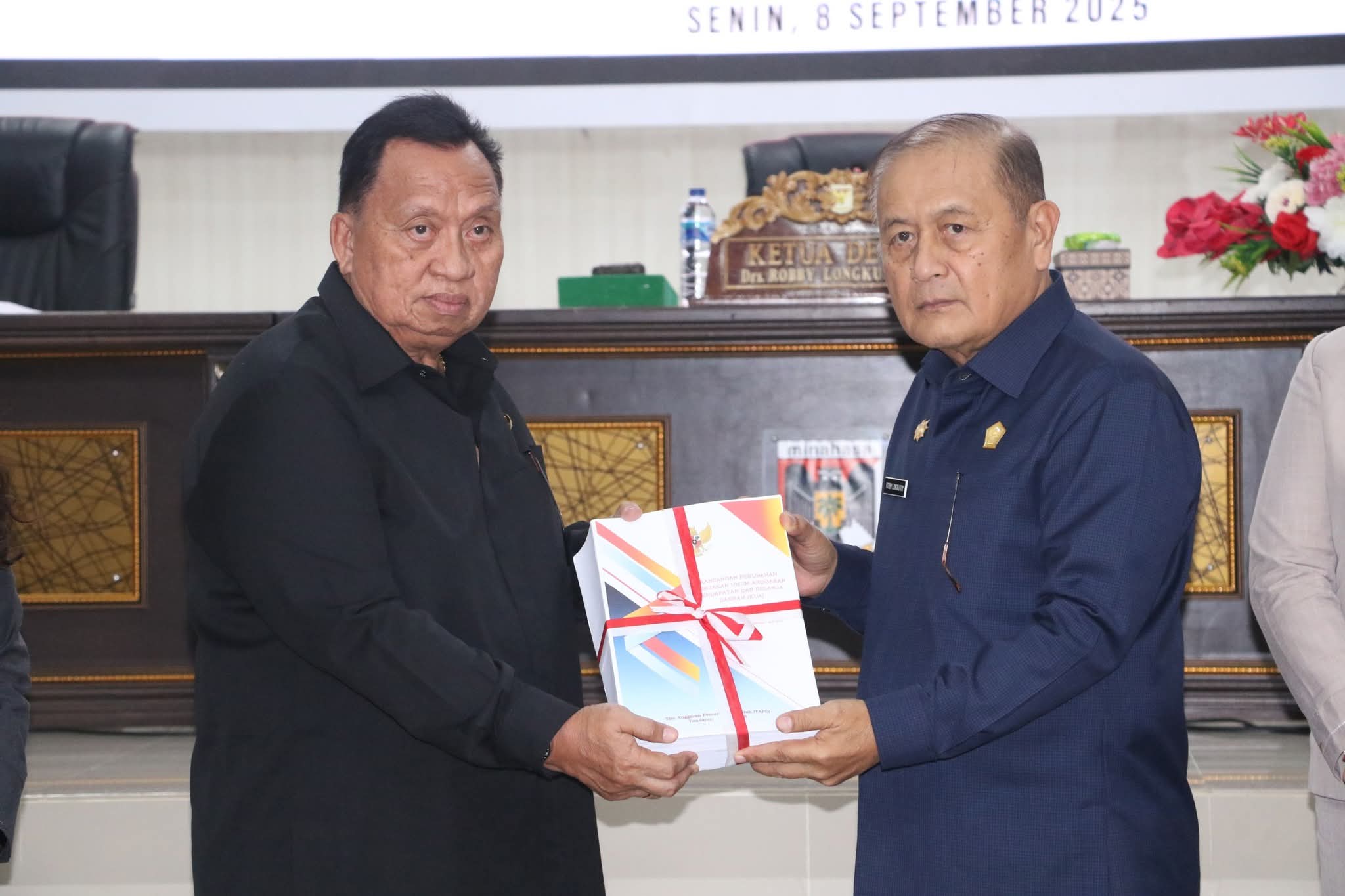 Dewan Perwakilan Rakyat Daerah (DPRD) Kabupaten Minahasa menggelar Rapat Paripurna dalam rangka penyampaian Rancangan Perubahan Kebijakan Umum Anggaran (KUA) serta Prioritas dan Plafon Anggaran Sementara (PPAS) Tahun Anggaran 2025. Senin (8/9/2025).