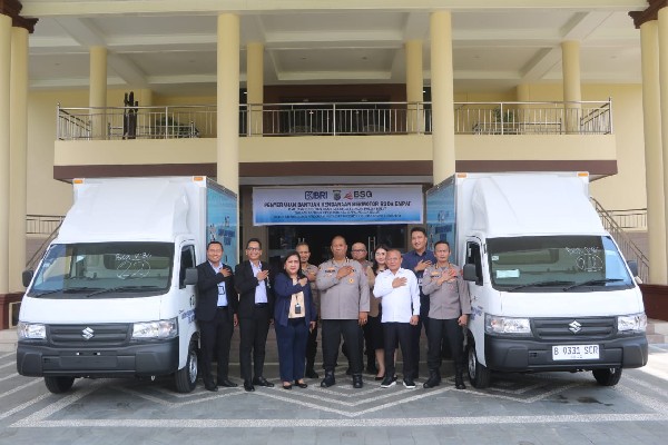 Polda Sulawesi Utara (Sulut) menerima bantuan hibah berupa kendaraan bermotor roda empat dari Bank BRI dan Bank SulutGo, Senin (29/9), bertempat di lobi utama Mapolda Sulut.