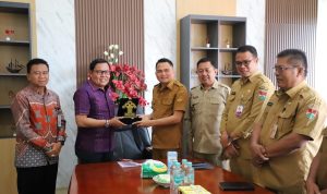 Kakanwil Kementerian Hukum  Sulawesi Utara, Kurniaman Telaumbanua, melakukan kunjungan kerja ke Kantor Bupati Minahasa Tenggara.