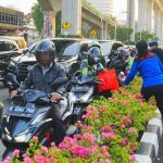 Konfederasi Serikat Pekerja Seluruh Indonesia (KSPSI) bersama Polri menggelar kegiatan bakti sosial dengan membagikan ratusan paket sembako kepada masyarakat yang membutuhkan.