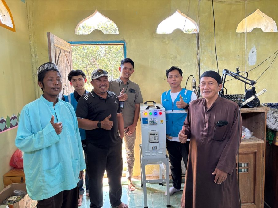 PT PLN Hadirkan SuperSUN di Rumah Ibadah Desa Tanjung Harapan Morowali