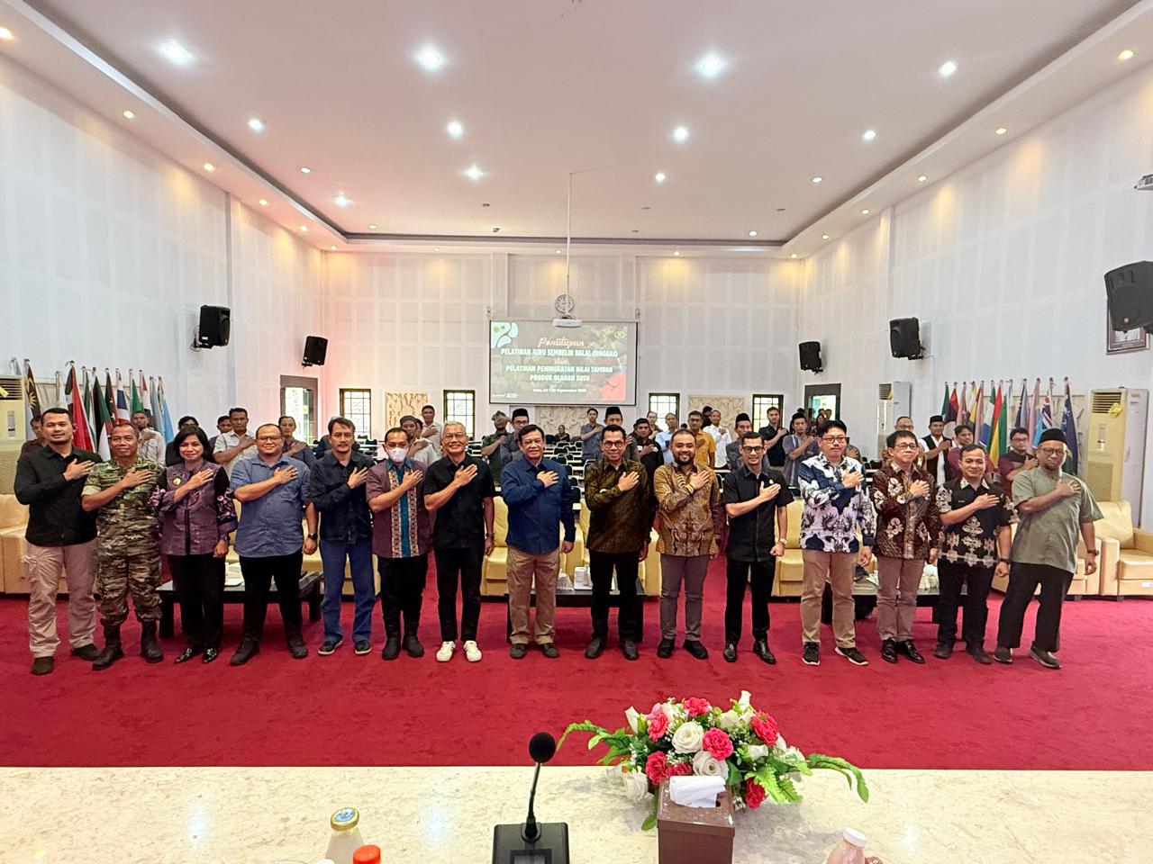 Balai Besar Pelatihan Peternakan (BBPP) Batu bersama Detasemen Khusus (Densus) 88 AT Polri dan Kementerian Pertanian RI menutup rangkaian kegiatan Pelatihan Juru Sembelih Halal dan Pengolahan Susu, Jumat (26/9/2025).