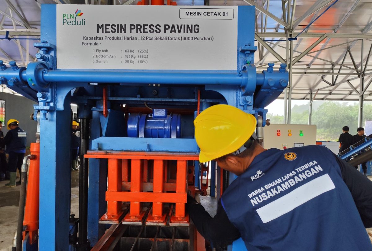 Warga binaan Lembaga Pemasyarakatan (Lapas) Nusakambangan, Cilacap, Jawa Tengah, kini mampu menggerakkan roda perekonomian dengan keterampilan baru.