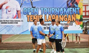 Kasdam XIII/Merdeka Brigjen TNI Yustinus Nono Yulianto menghadiri sekaligus ambil bagian dalam Open Tournament Tenis Lapangan Piala Gubernur Sulawesi Utara Tahun 2025 yang digelar di Lapangan Tenis KONI Sario, Manado, Kamis (9/10).