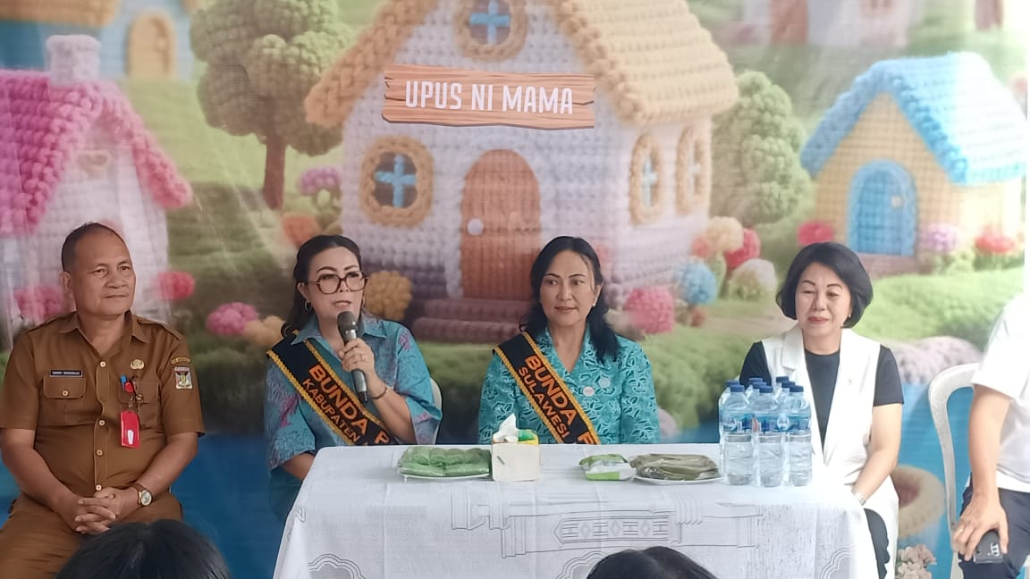 Bunda PAUD Provinsi Sulawesi Utara Bunda PAUD Provinsi Sulawesi Utara, Ny. Anik Yulius Selvanus, melakukan kunjungan kerja di TK Upus Ni Mama, Kelurahan Wengkol, Kecamatan Tondano Utara, Senin (13/10/25).