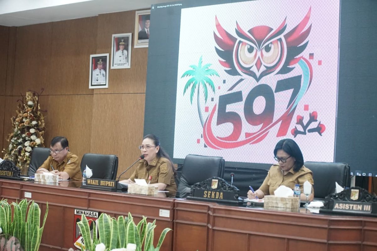 Wakil Bupati Minahasa Vanda Sarundajang S.Si saat memimpin Rapat Persiapan Hari Jadi Minahasa, di Ruang Sidang Kantor Bupati Minahasa, Senin (13/10/2025).