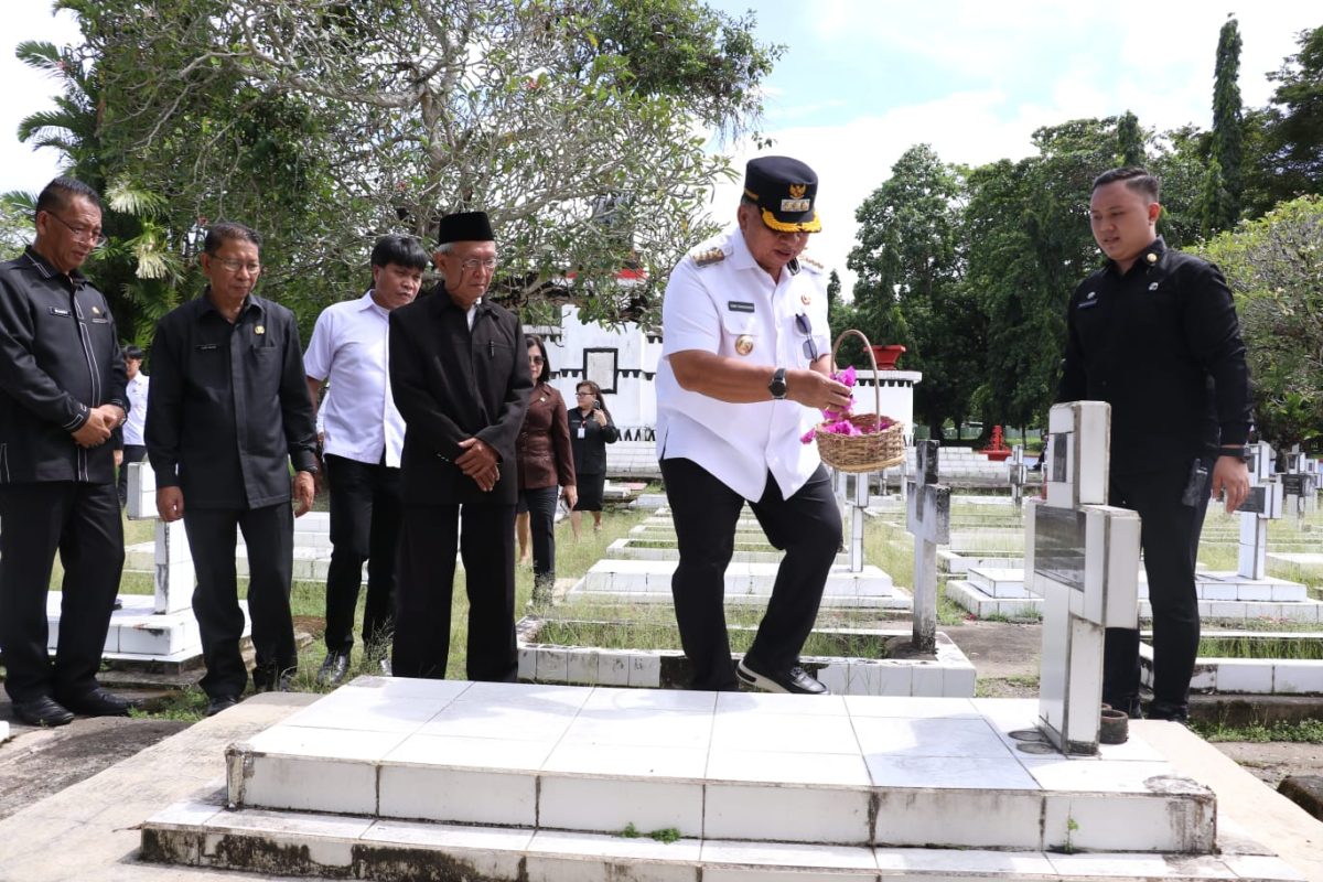 Pemerintah Kabupaten (Pemkab) Minahasa memulai rangkaian peringatan Hari Jadi Minahasa ke-597 dengan menggelar upacara ziarah di Taman Makam Pahlawan (TMP) Kairagi, Manado, pada Rabu (29/10/2025).