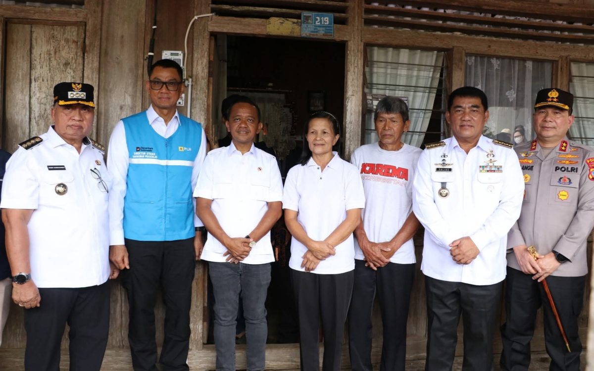 Menteri Energi dan Sumber Daya Mineral (ESDM) RI, Bahlil Lahadalia, melakukan kunjungan kerja ke Desa Winebetan, Kecamatan Langowan Selatan, Kabupaten Minahasa, Sulawesi Utara, pada Rabu (29/10/2025).