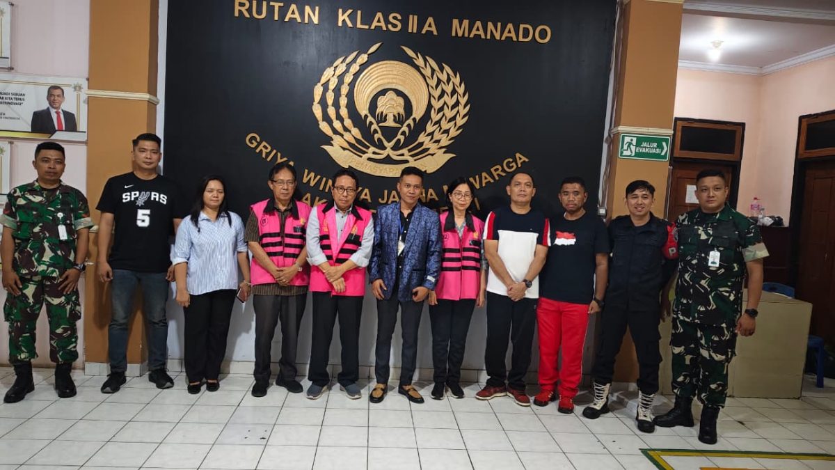 Dugaan penyimpangan dalam proyek pembangunan gedung di Universitas Sam Ratulangi (Unsrat) Manado menyeret tiga tersangka ke balik jeruji.