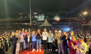 Direktur Manajemen Pambangkitan PLN, Rizal Calvary Marimbo (keenam dari kanan)