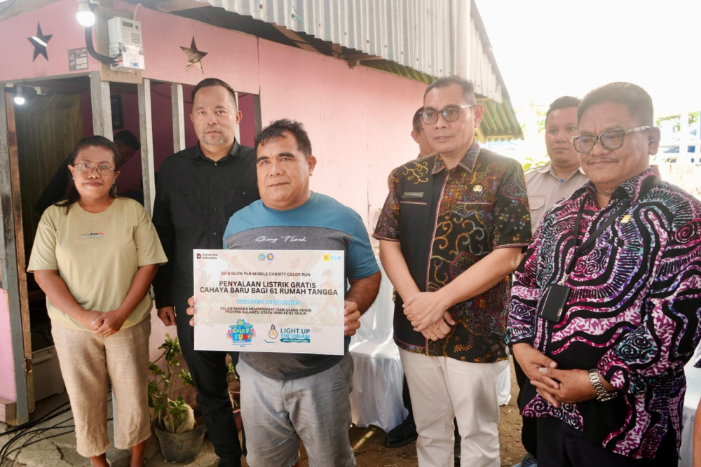 Pemkot Manado dan PLN UID Suluttenggo Salurkan Listrik Gratis ke 61 Rumah di Tumumpa