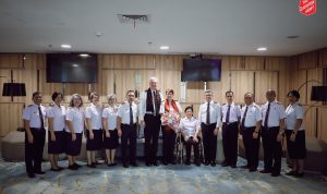 Haleluya! Suasana penuh sukacita dan ucapan syukur mewarnai kedatangan Komisioner Edward Hill, Kepala Staf, dan Komisioner Shelley Hill, Sekretaris Pelayanan Wanita Sedunia The Salvation Army (Bala Keselamatan), di Bandara Internasional Soekarno-Hatta, Cengkareng, Banten, Sabtu (18 Oktober 2025) pagi.