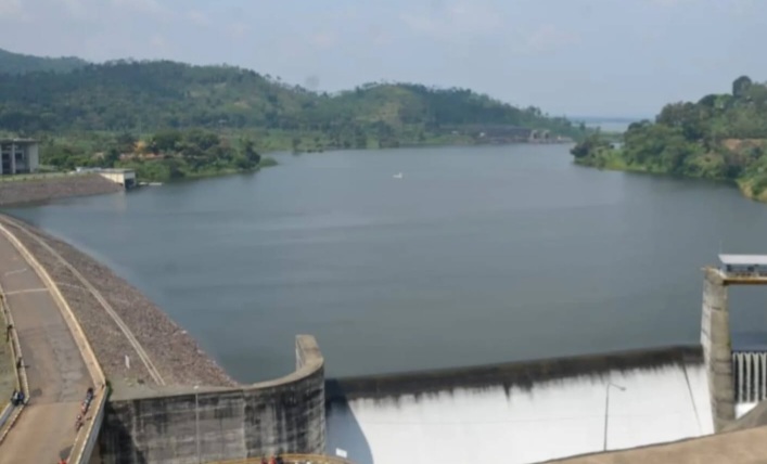 PT PLN (Persero) melalui Sub Holding PLN Indonesia Power (PLN IP) resmi memulai pembangunan Pembangkit Listrik Tenaga Surya (PLTS) Terapung di Waduk Saguling, Kabupaten Bandung Barat, dengan kapasitas 92 megawatt peak (MWp).