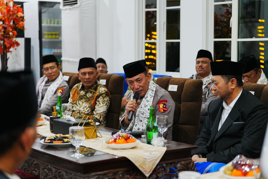 Kapolri Jenderal Listyo Sigit Prabowo bersilaturahmi ke Pondok Pesantren (Ponpes) An-Nur II Al-Murtadlo Bululawang Malang, Jawa Timur (Jatim), Kamis, 30 Oktober 2025.