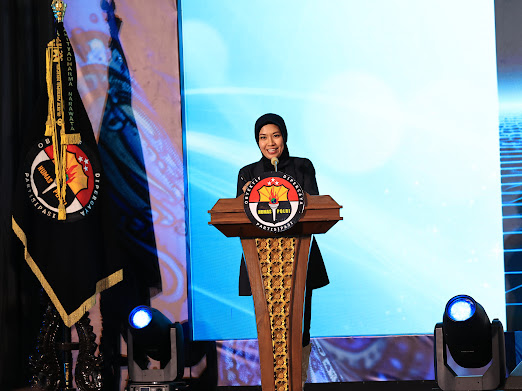 Dr. Devie Rahmawati, Associate Professor Universitas Indonesia, dalam Dialog Kebangsaan Divhumas Polri T.A. 2025 yang digelar dalam rangka memperingati Hari Jadi ke-74 Humas Polri, bertempat di STIK-PTIK Lemdiklat Polri, Jakarta Selatan, Kamis (30/10/2025).