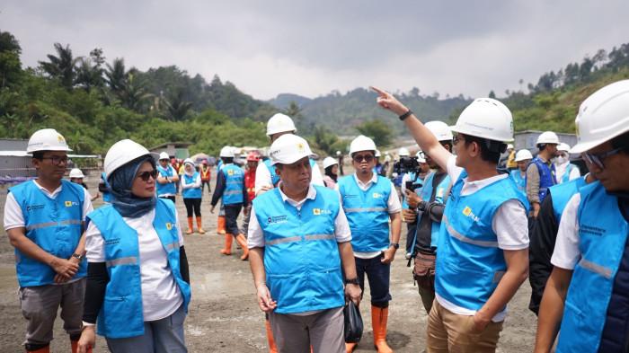 PT PLN (Persero) menegaskan komitmennya akan transisi energi dengan menghadirkan energi listrik bersih lewat penggunaan energi baru terbarukan (EBT) di antaranya melalui pembangunan PLTA Upper Cisokan Pumped Storage (UCPS) Cisokan di Kabupaten Bandung Barat dan Kabupaten Cianjur.