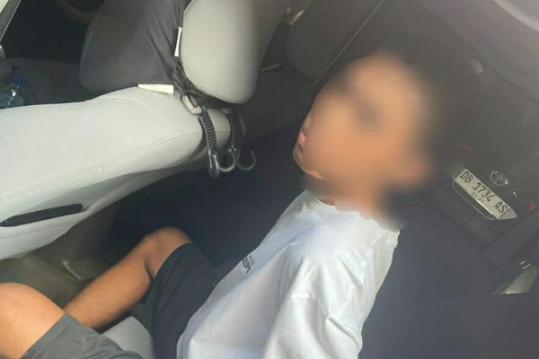 Polres Kepulauan Sangihe bersama personel Polsek Tabukan Utara berhasil mengamankan seorang remaja berinisial AD (17), warga Tabukan Utara, yang diduga melakukan pencurian barang-barang milik warga negara asing (WNA) asal Republik Ceko di Kampung Lenganeng.