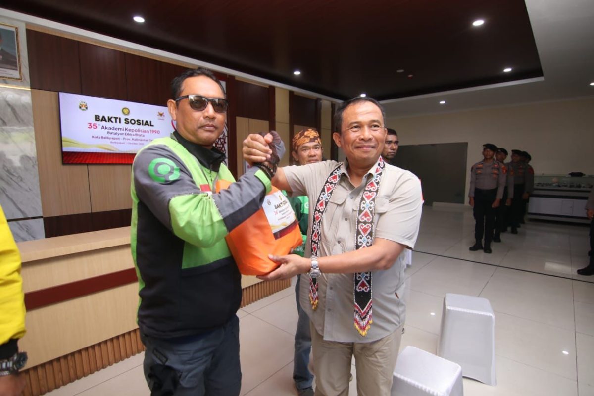 Alumni Akademi Kepolisian (Akpol) 1990 Batalyon Dhira Brata menggelar kegiatan bakti sosial (baksos) di Kota Balikpapan, pada Rabu (1/10/2025) pagi