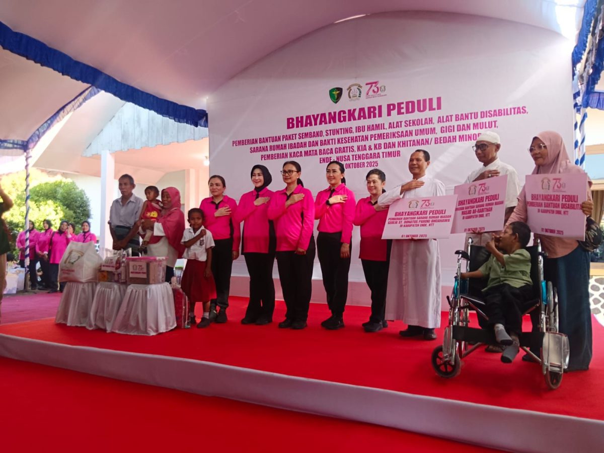 Ketua Umum Bhayangkari, Ny. Julianti Sigit Prabowo, melaksanakan rangkaian kegiatan Bhayangkari Peduli di Kabupaten Ende, Nusa Tenggara Timur, Rabu (1/10/2025).
