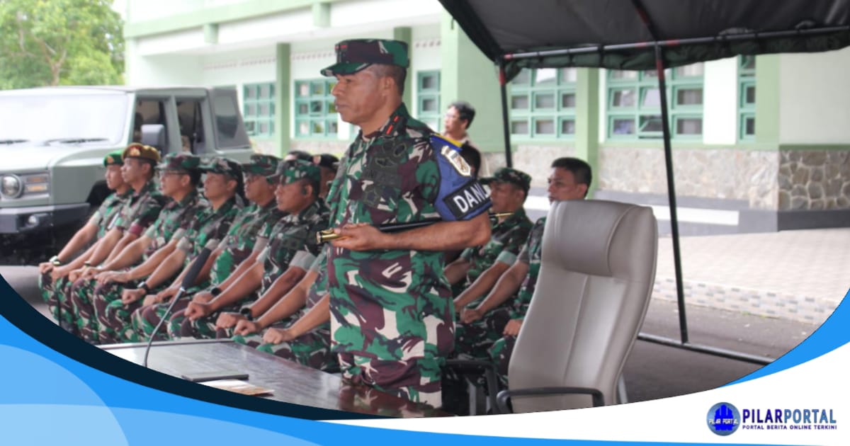 Komandan Resimen Induk Kodam (Danrindam) XIII/Merdeka, Brigadir Jenderal TNI Wempi Ramandei, S.Sos, memimpin Briefing Pembukaan Latihan Terintegrasi Satuan Jajaran Kodam XIII/Mdk Tahun Anggaran 2025.