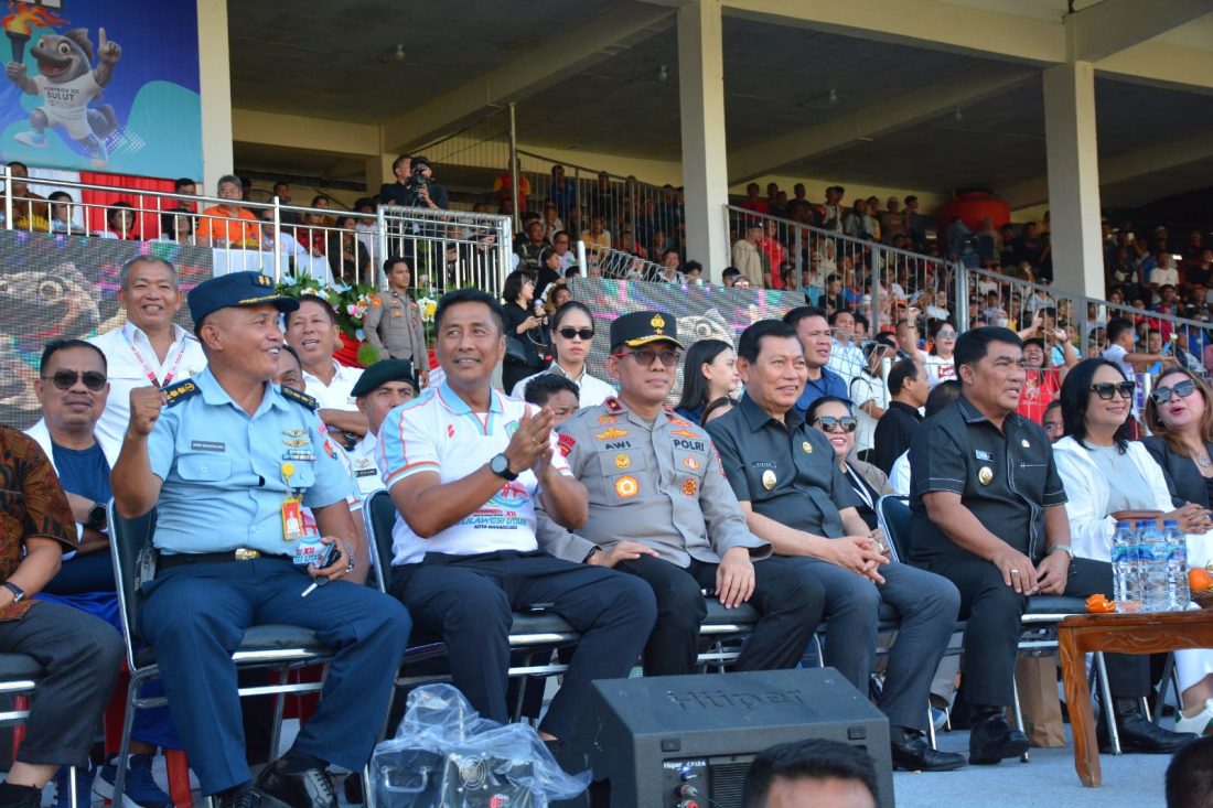 Komitmen TNI dalam mendukung pembangunan olahraga di Sulawesi Utara kembali terlihat lewat kehadiran Kasdam XIII/Merdeka Brigjen TNI Yustinus Nono Yulianto pada penutupan Pekan Olahraga Provinsi (Porprov) XII di Kota Manado, Senin (24/11).