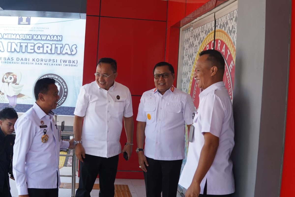 Kantor Wilayah Kementerian Hukum  (Kemenkum) Sulawesi Utara menerima kunjungan Asisten Deputi Bidang Koordinasi Keimigrasian dan Pemasyarakatan Kemenko, Agato P.P. Simamora, bersama perwakilan Direktorat Jenderal Imigrasi di Sulawesi Utara, Rabu (5/11).