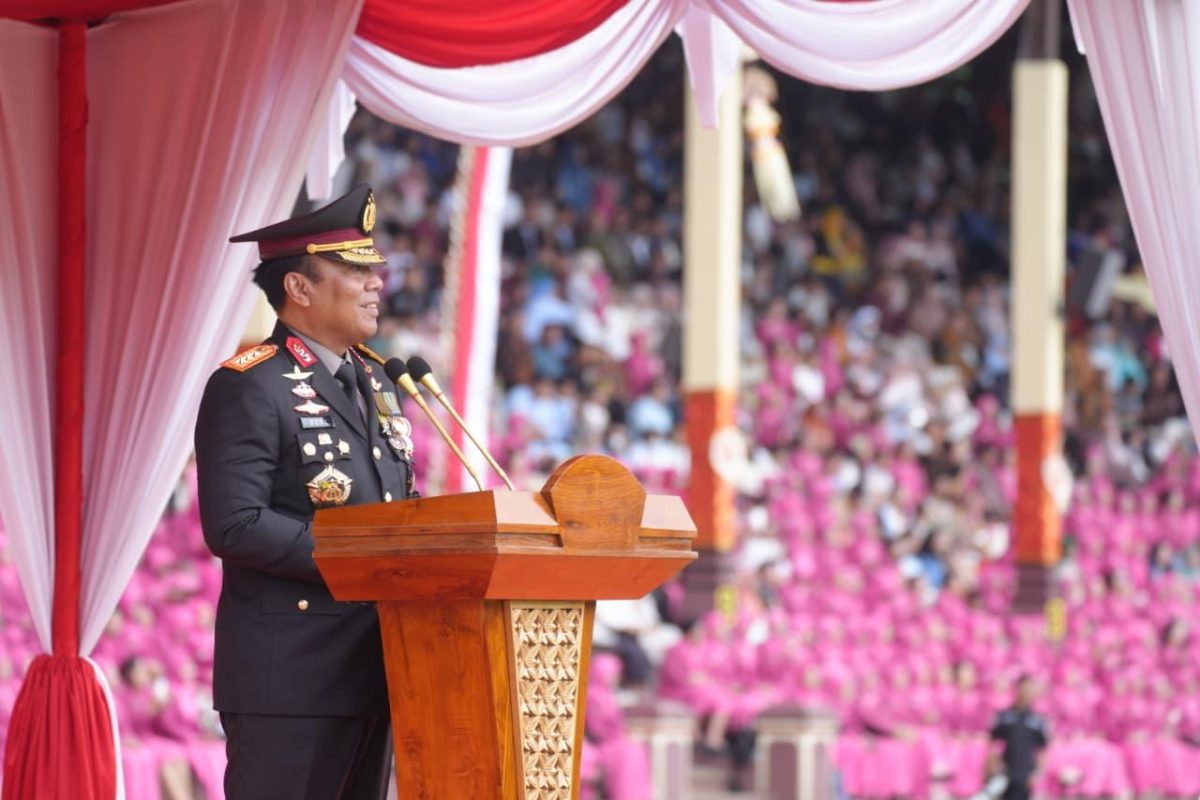 Wakapolri Komjen Pol. Prof. Dr. Dedi Prasetyo, S.H., M.Hum., M.Si., M.M. meraih Penghargaan Kepemimpinan Publik dari Fakultas Hukum Universitas Brawijaya (FH Unbraw).