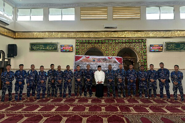 Personel Direktorat Kepolisian Perairan dan Udara (Polairud) Polda Sulawesi Utara