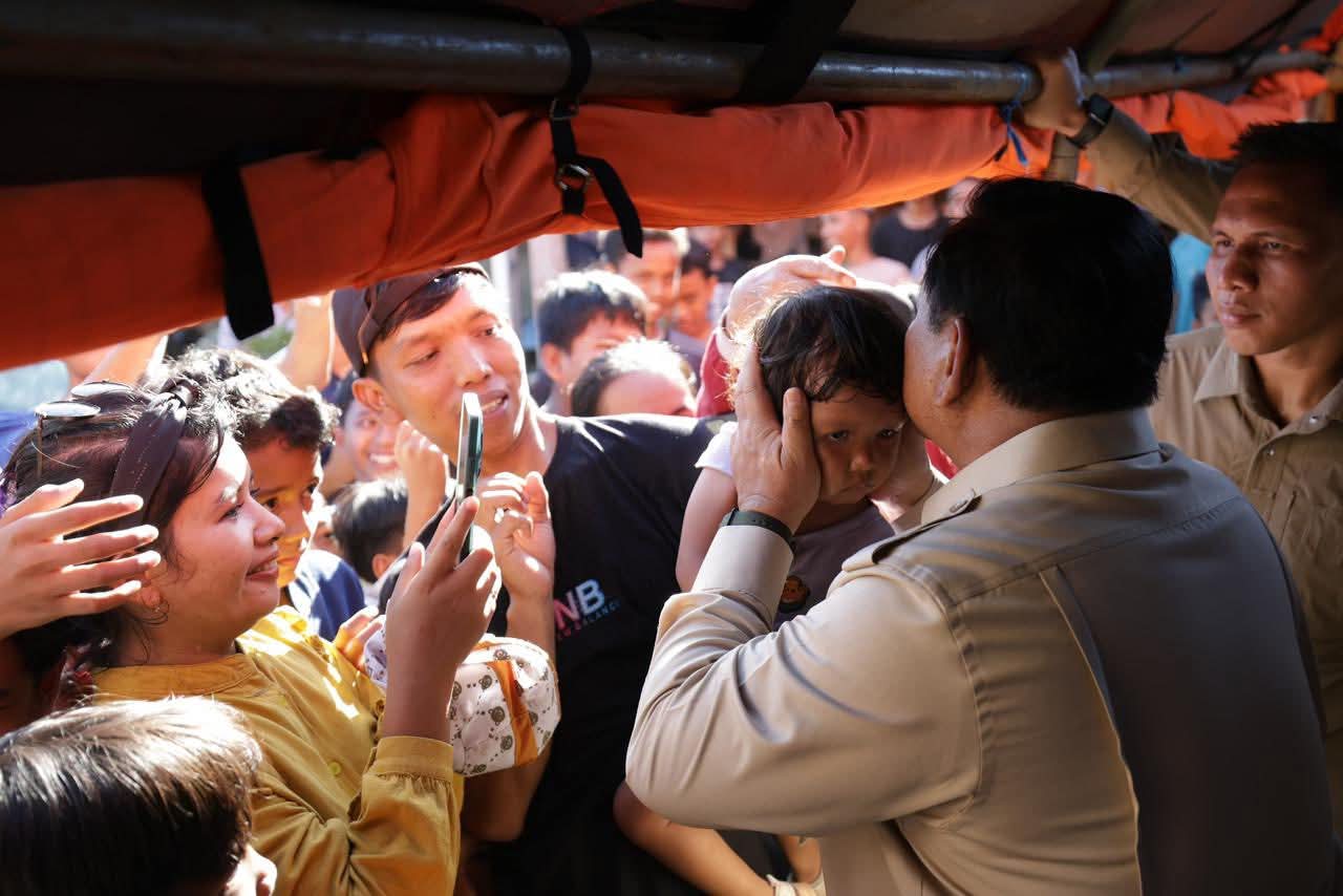 Presiden melakukan kunjungan lapangan ke sejumlah wilayah terdampak banjir dan tanah longsor di Pulau Sumatra. Tiga lokasi yang dikunjungi meliputi Tapanuli Tengah, Kutacane (Aceh Tenggara), dan Padang Pariaman, Senin, 1 Desember 2025. (Foto Ist)