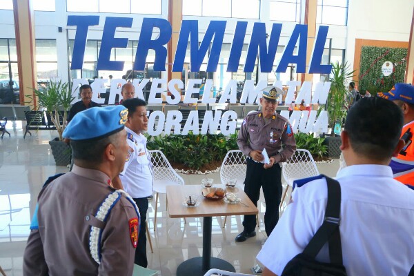 Satgas Operasi Polda Sulawesi Utara langsung turun ke lapangan dengan menggelar aksi simpatik di Terminal Malalayang, Manado, Senin (2/2/2026) pagi.