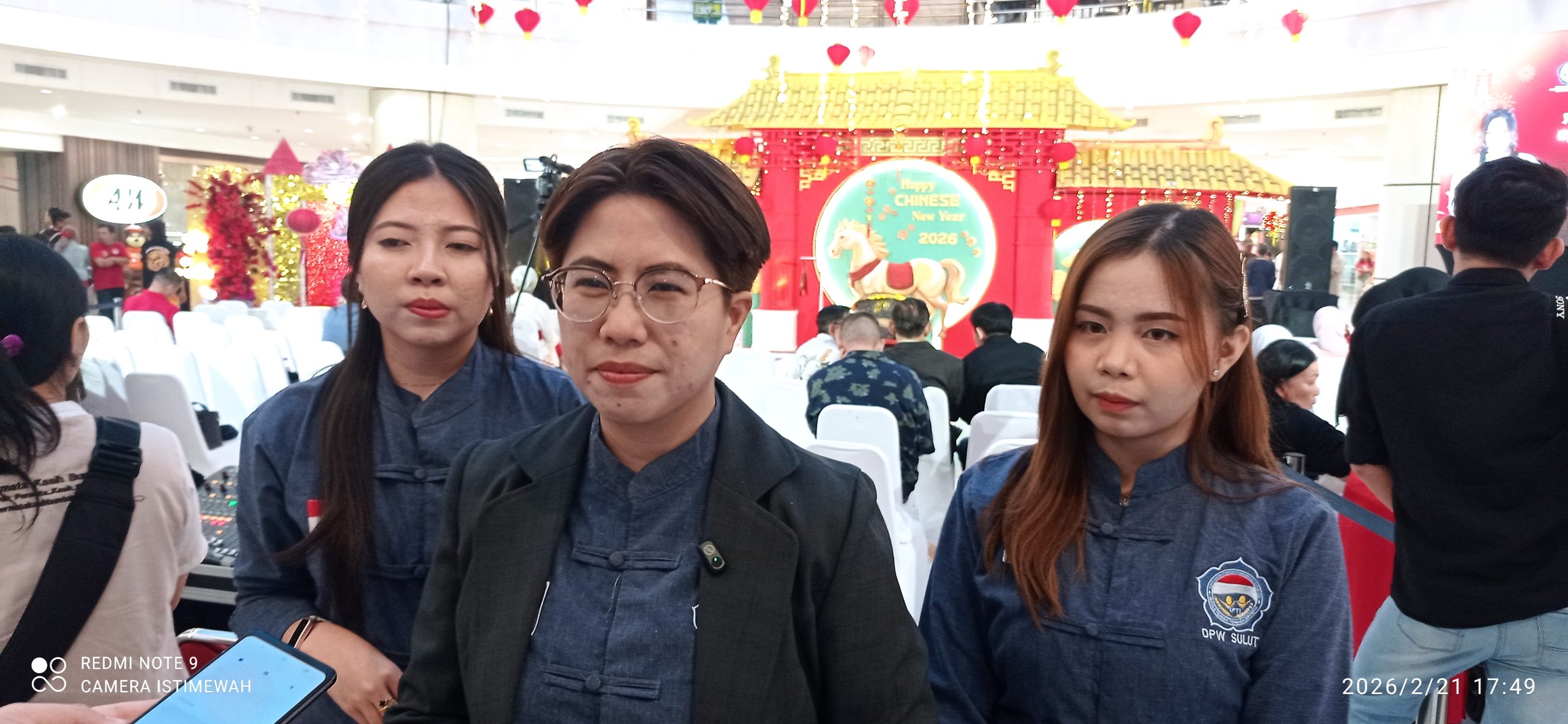 Foto Dok: ​Wakil Ketua IPTI Sulut, Devina Lumingkewas saat diwawancarai. 